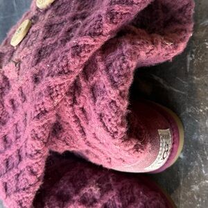 UGG Burgundy and Cream Knit Accessory UGG BOOTS SZ 6 woman’s